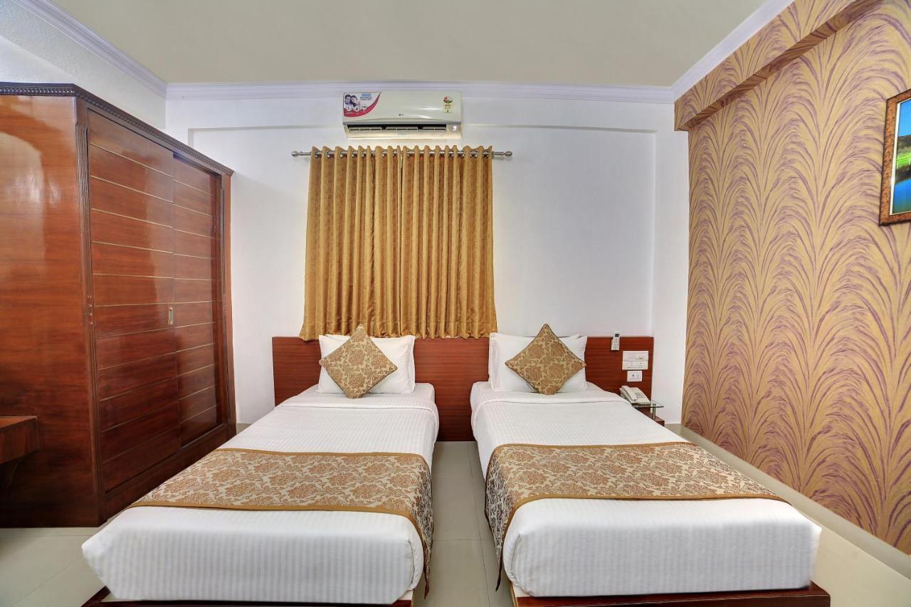 The Liverpool Blue Hotels Bangalore Exterior photo
