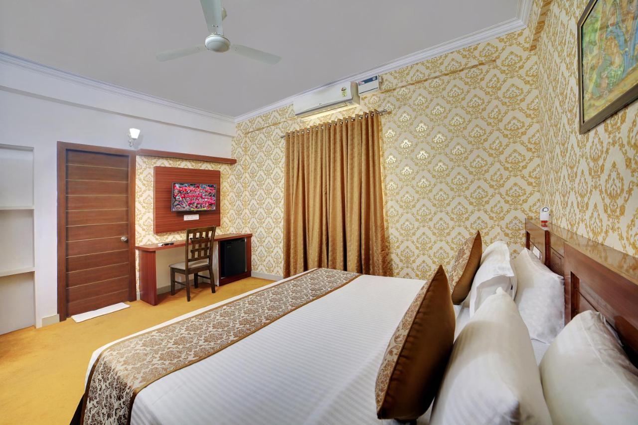 The Liverpool Blue Hotels Bangalore Exterior photo