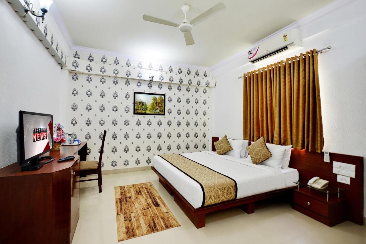 The Liverpool Blue Hotels Bangalore Exterior photo