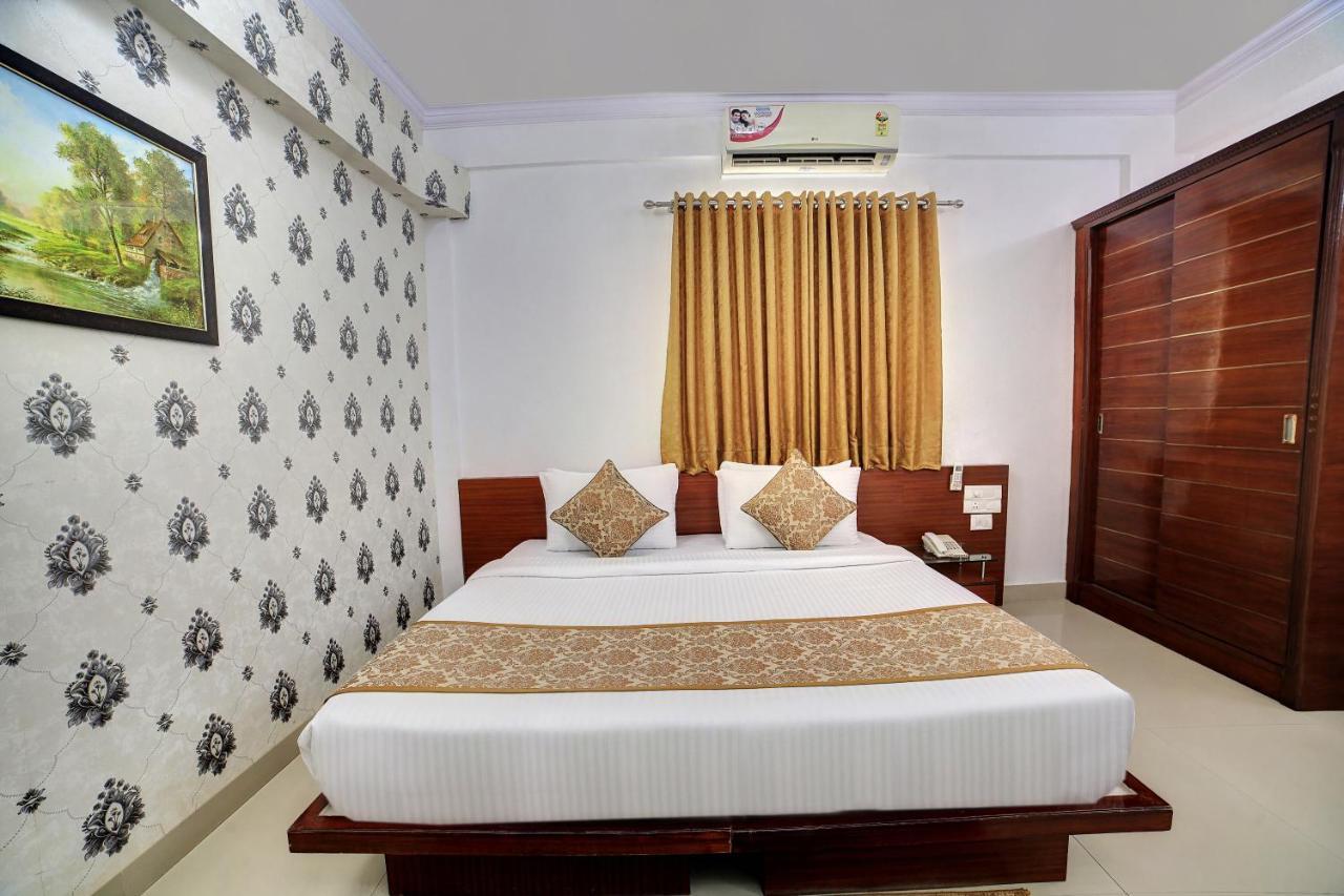 The Liverpool Blue Hotels Bangalore Exterior photo