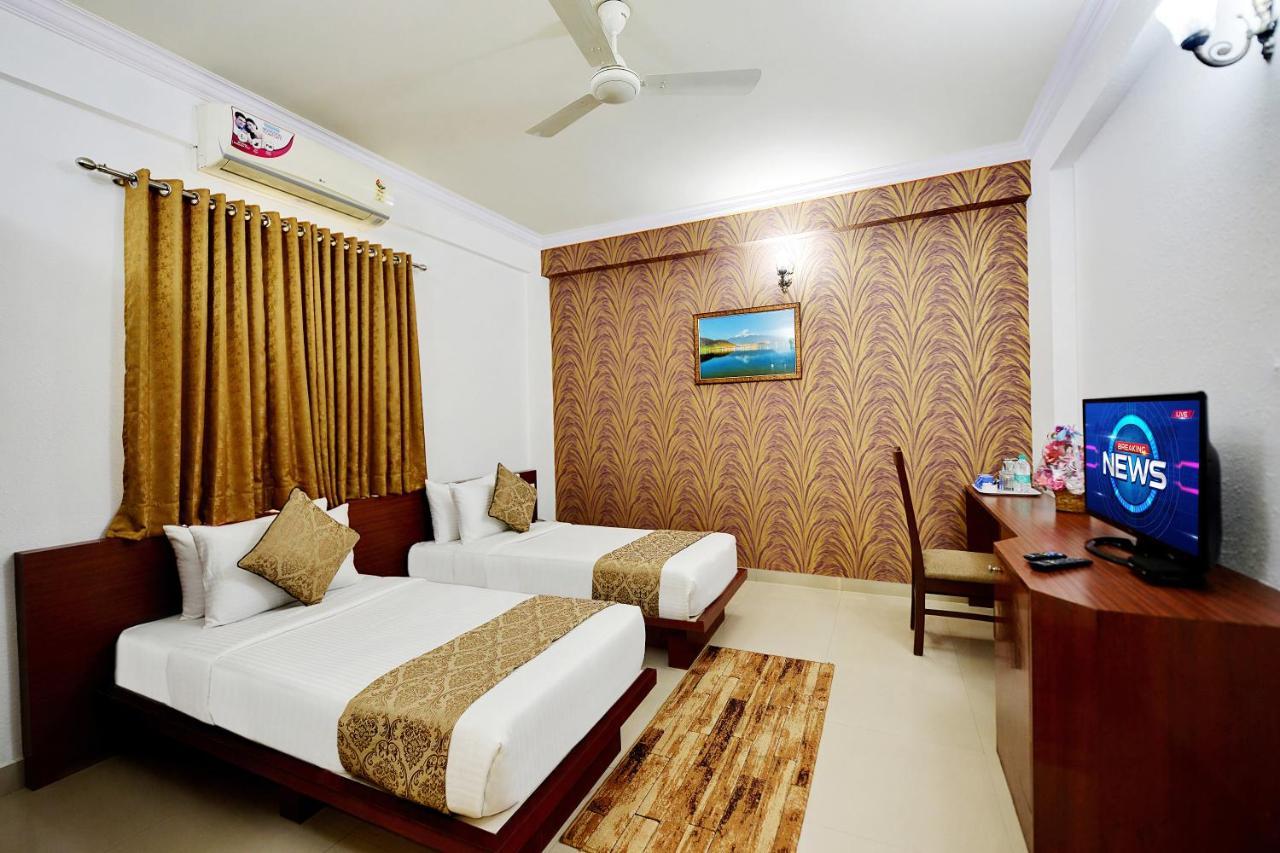 The Liverpool Blue Hotels Bangalore Exterior photo