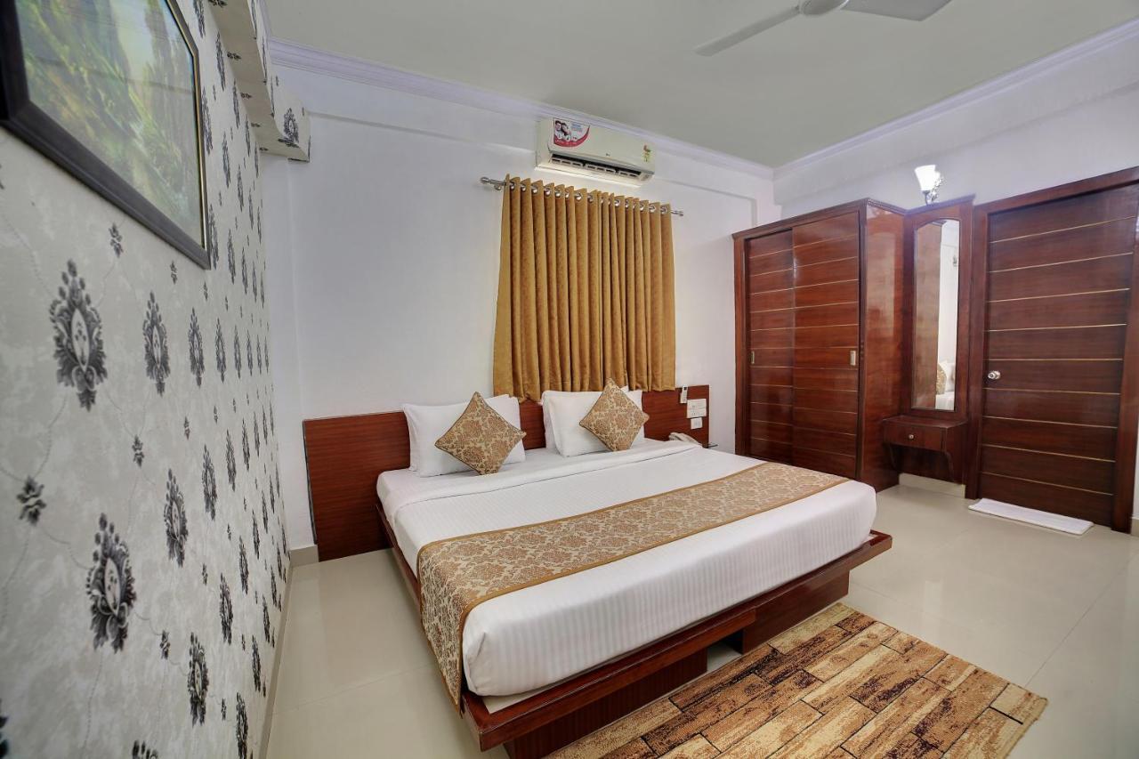 The Liverpool Blue Hotels Bangalore Exterior photo